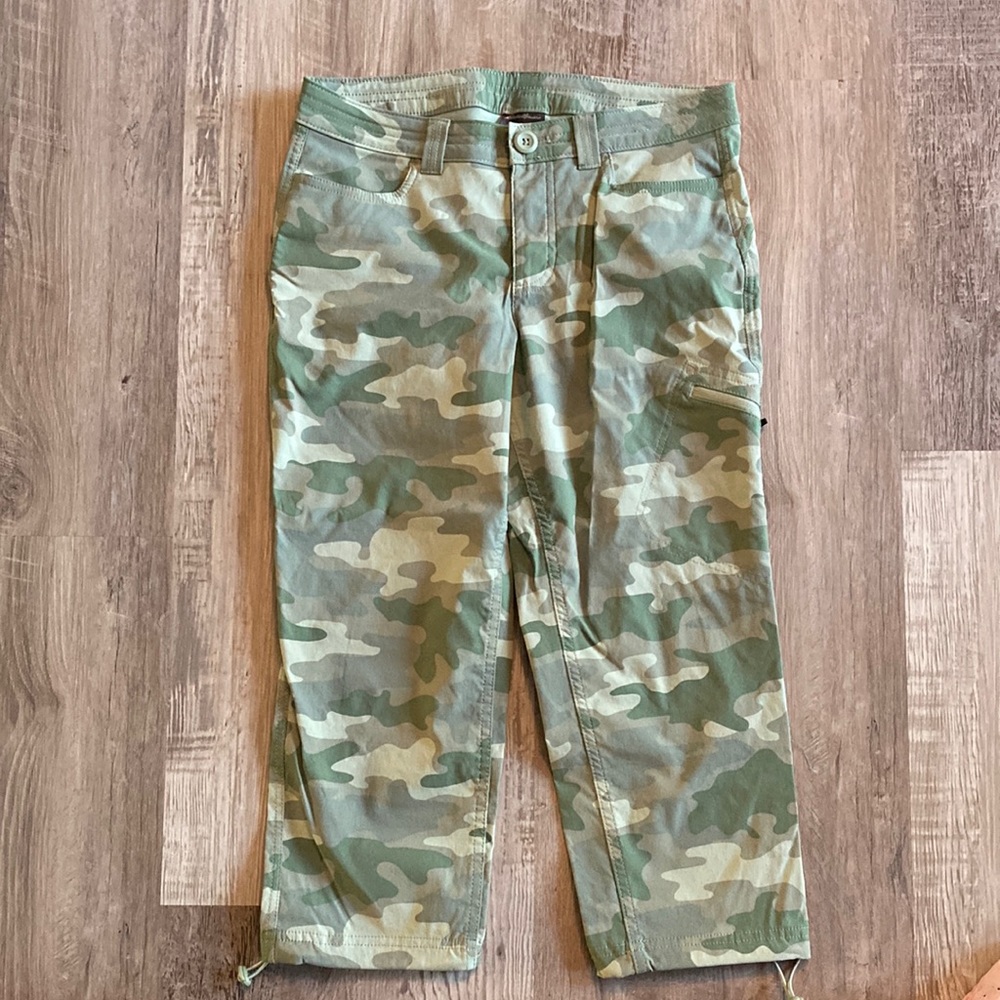Eddie Bauer Camo cropped Cargo pants